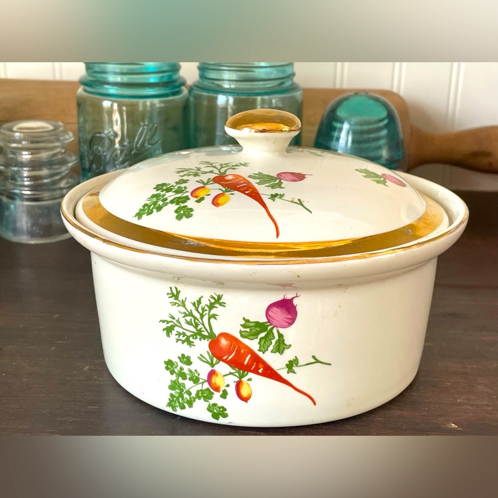 SOLD Vintage Hall China Vegetable Harvest Casserole Dish❤️🥕 - Picture 1 of 13